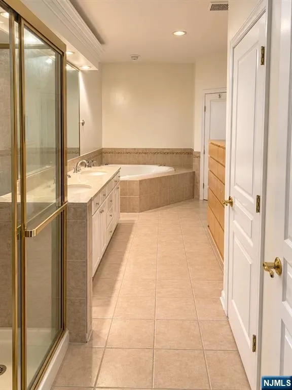 120 White Pine Court U114 Paramus, NJ 07652