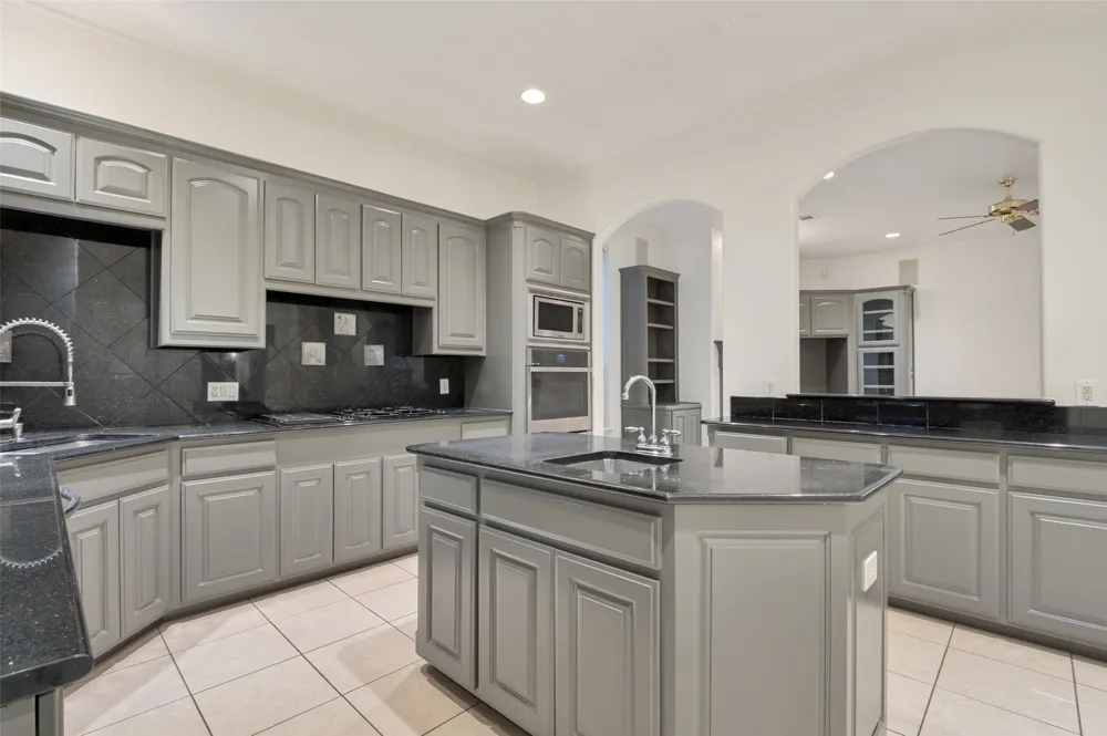 8925 Hunters Glen Trail Fort Worth, TX 76120