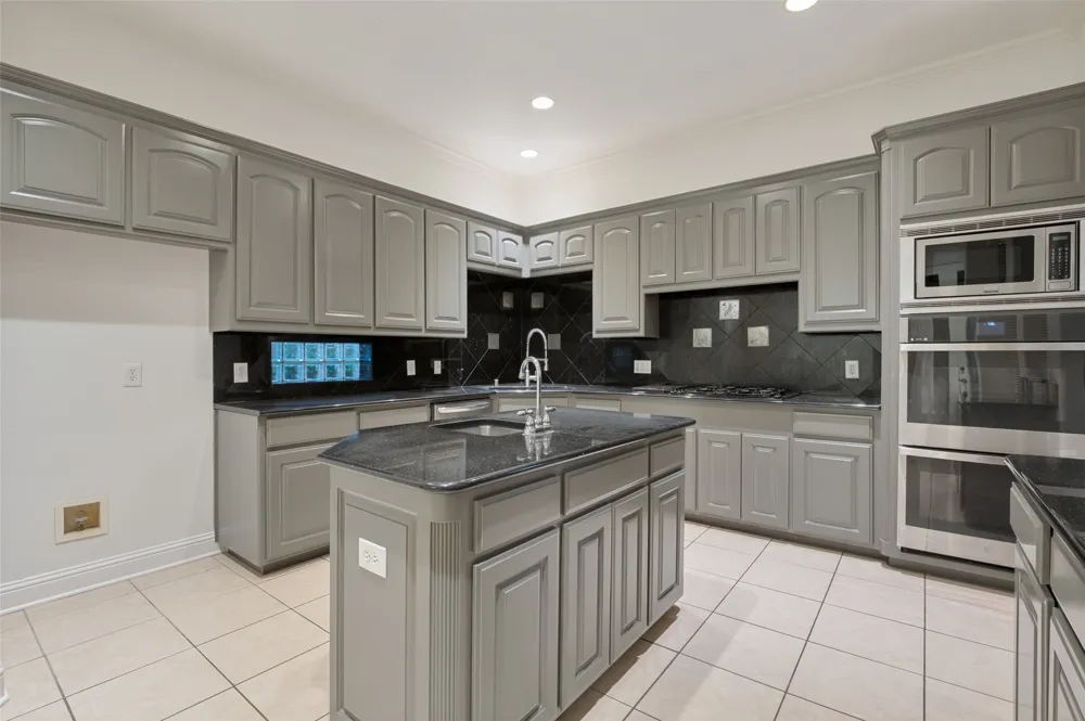 8925 Hunters Glen Trail Fort Worth, TX 76120