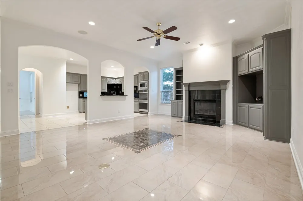 8925 Hunters Glen Trail Fort Worth, TX 76120