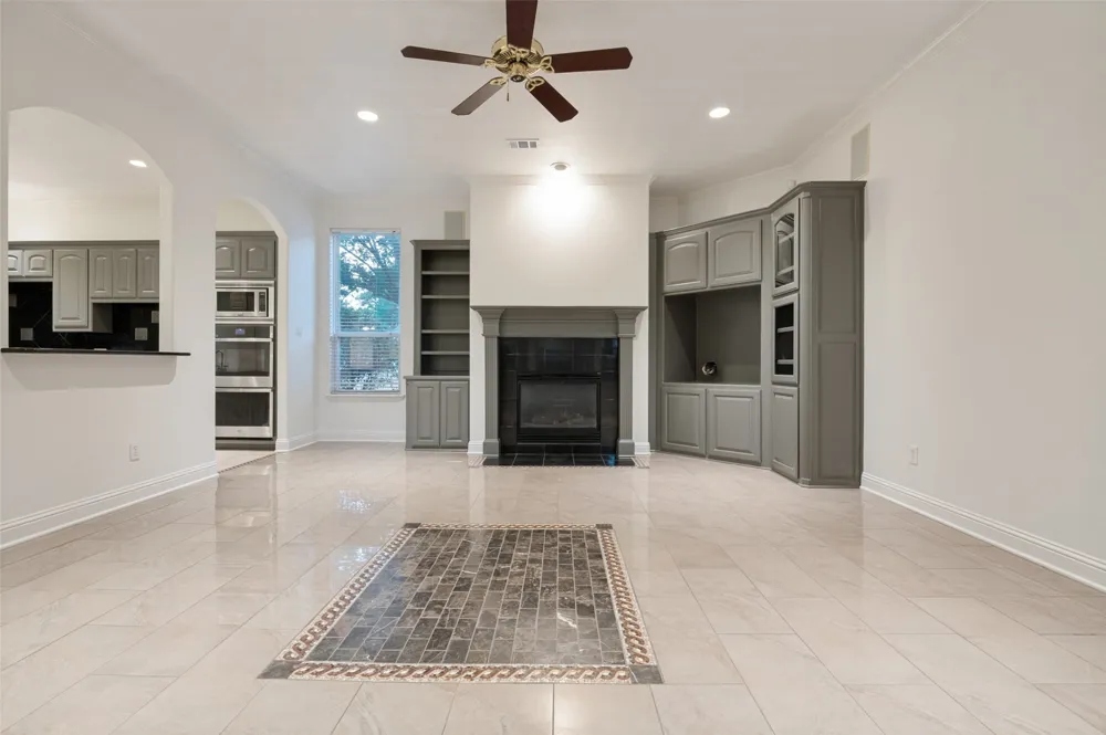 8925 Hunters Glen Trail Fort Worth, TX 76120
