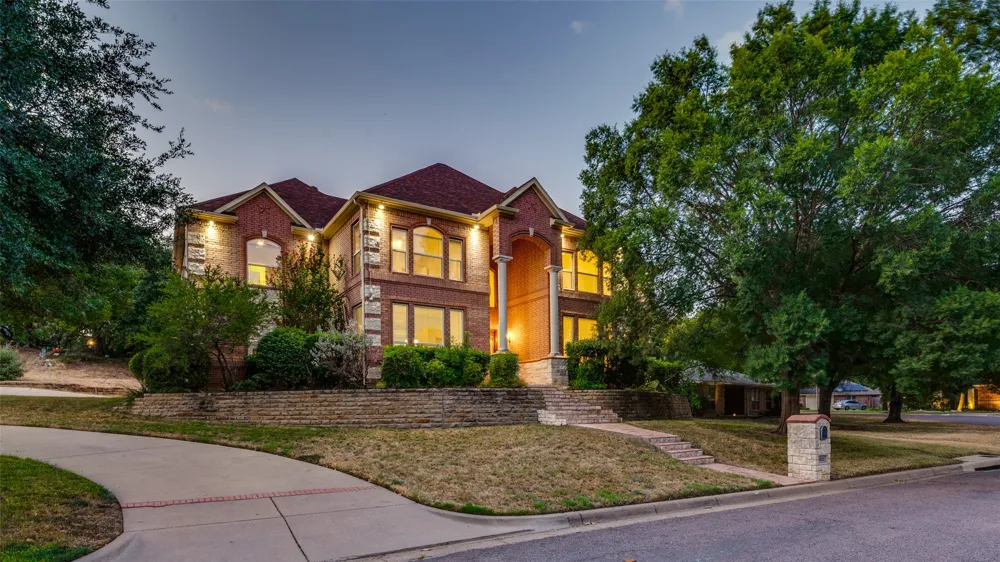 8925 Hunters Glen Trail Fort Worth, TX 76120