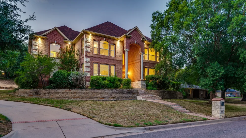 8925 Hunters Glen Trail Fort Worth, TX 76120