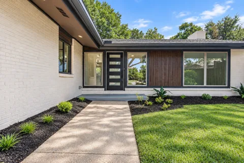 13924 Tanglewood Place