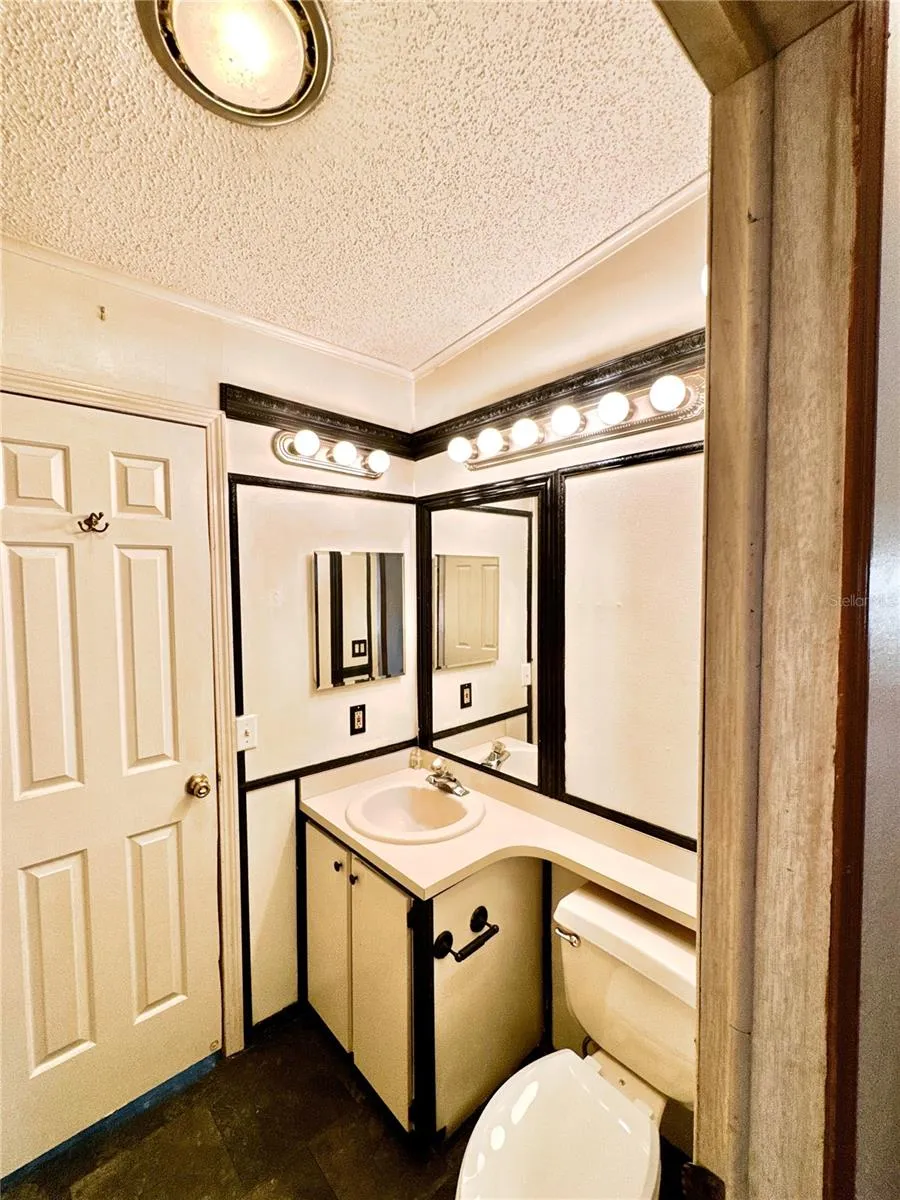 2353 W COACH N FOUR DRIVE Leesburg, FL 34748