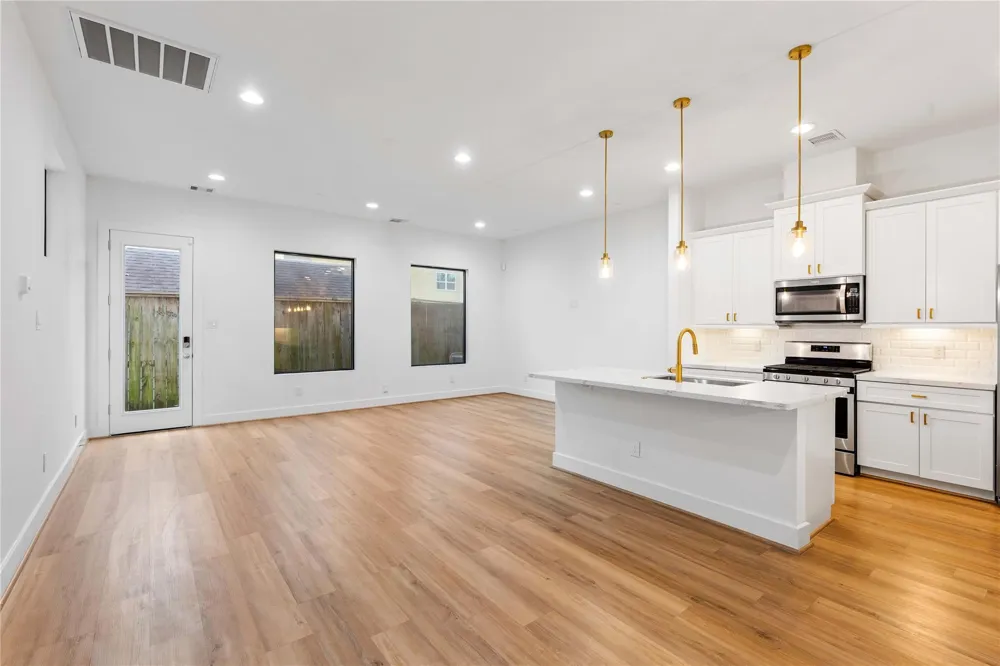 4861 Rich Oak Drive Houston, TX 77018