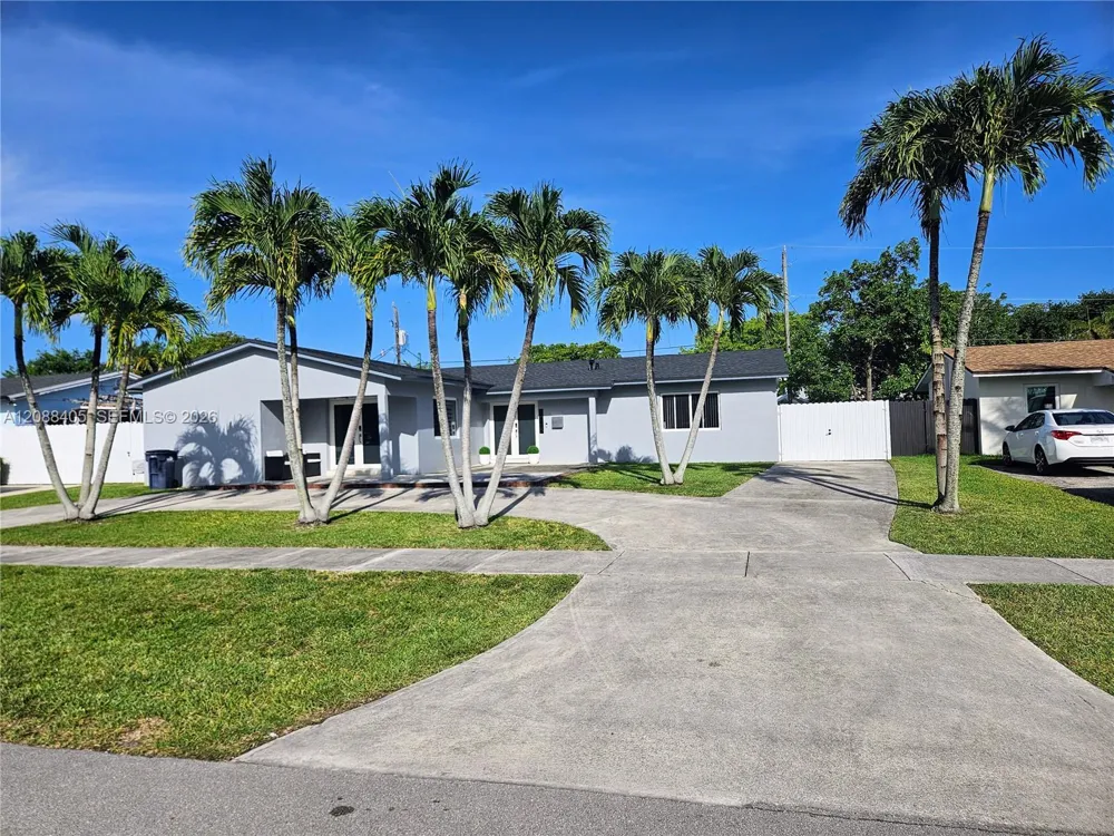 19115 Bel Aire Dr Cutler Bay, FL 33157