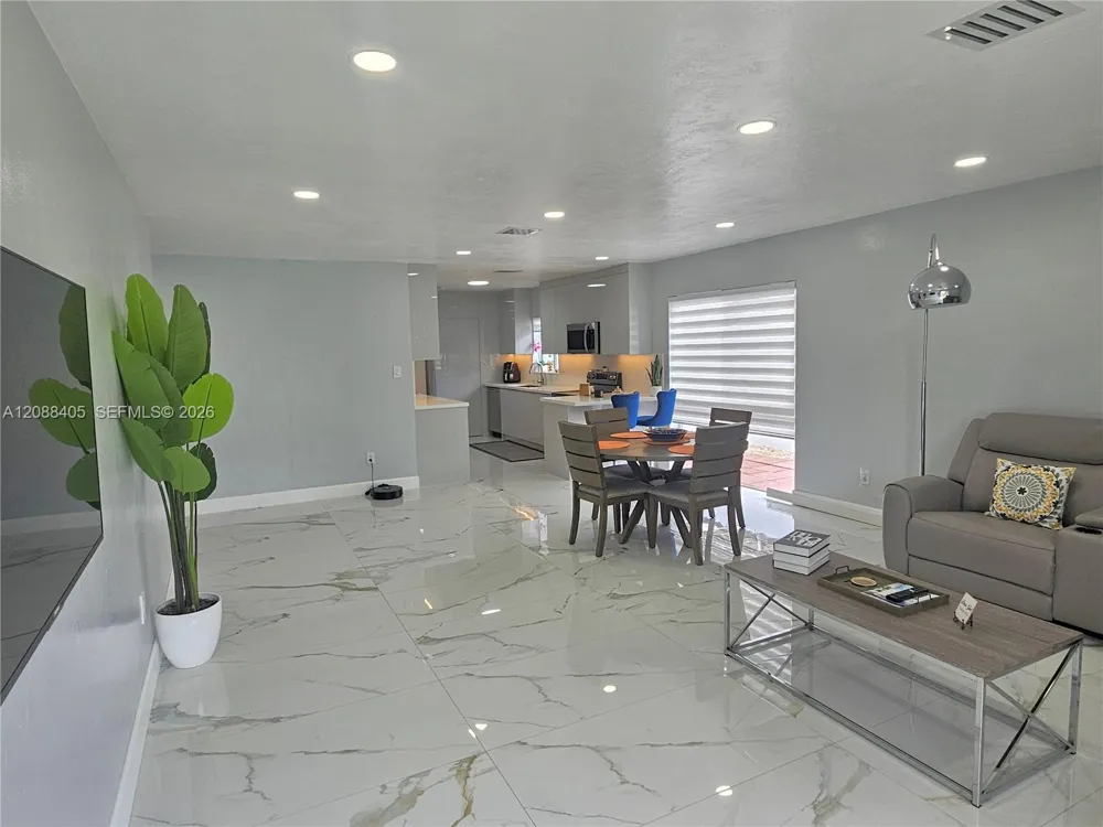 19115 Bel Aire Dr Cutler Bay, FL 33157