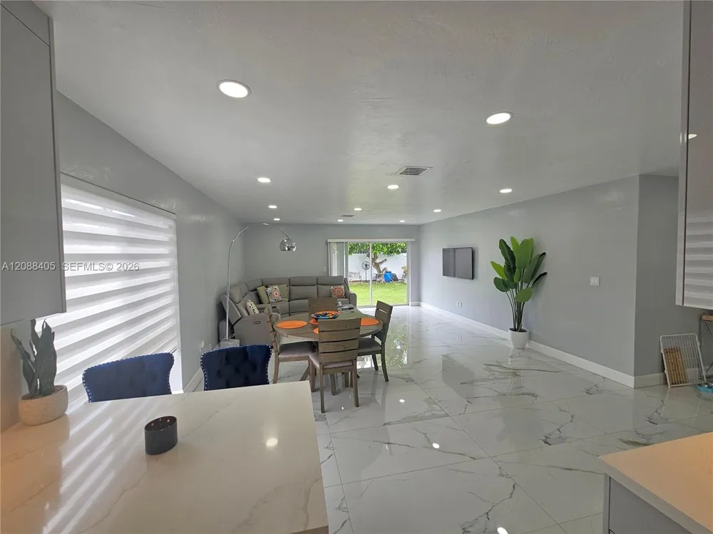 19115 Bel Aire Dr Cutler Bay, FL 33157