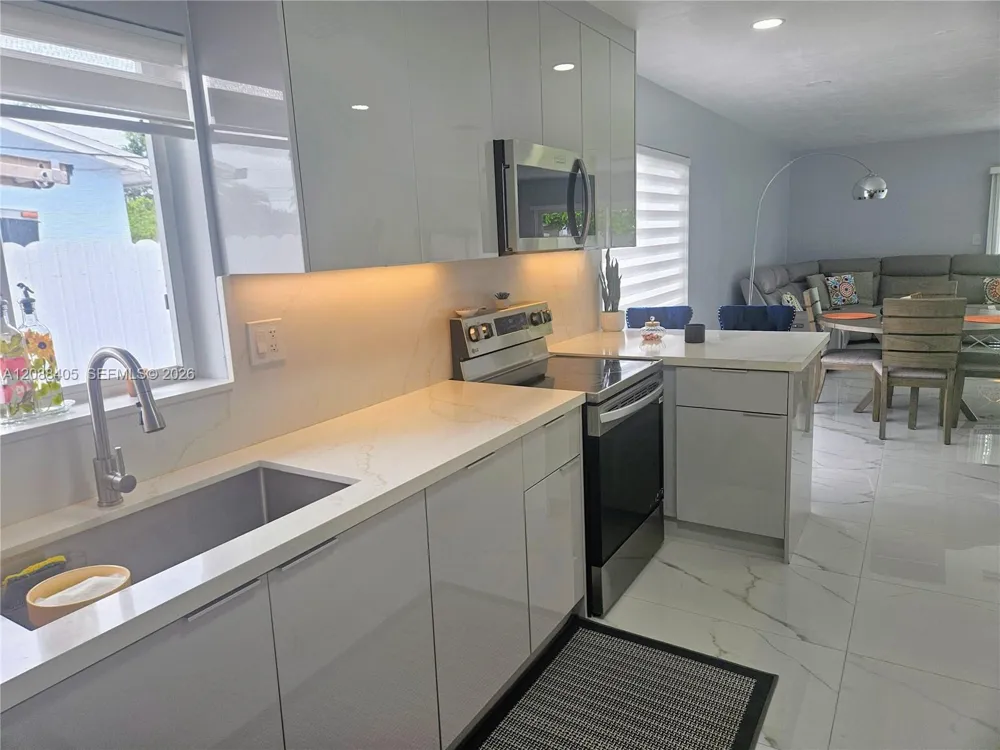 19115 Bel Aire Dr Cutler Bay, FL 33157