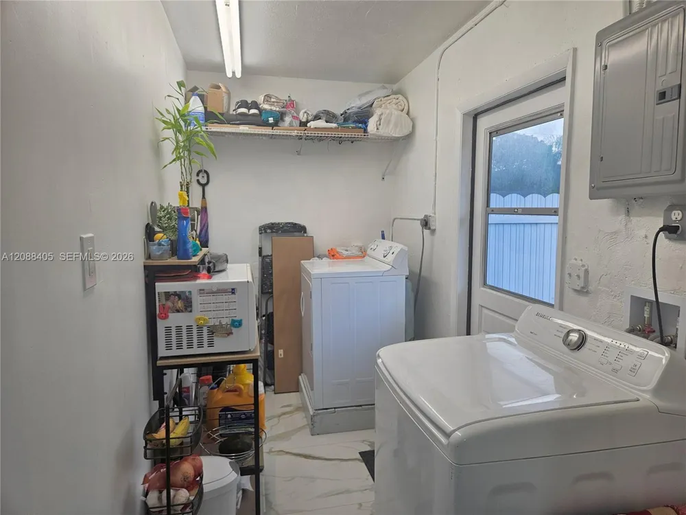 19115 Bel Aire Dr Cutler Bay, FL 33157