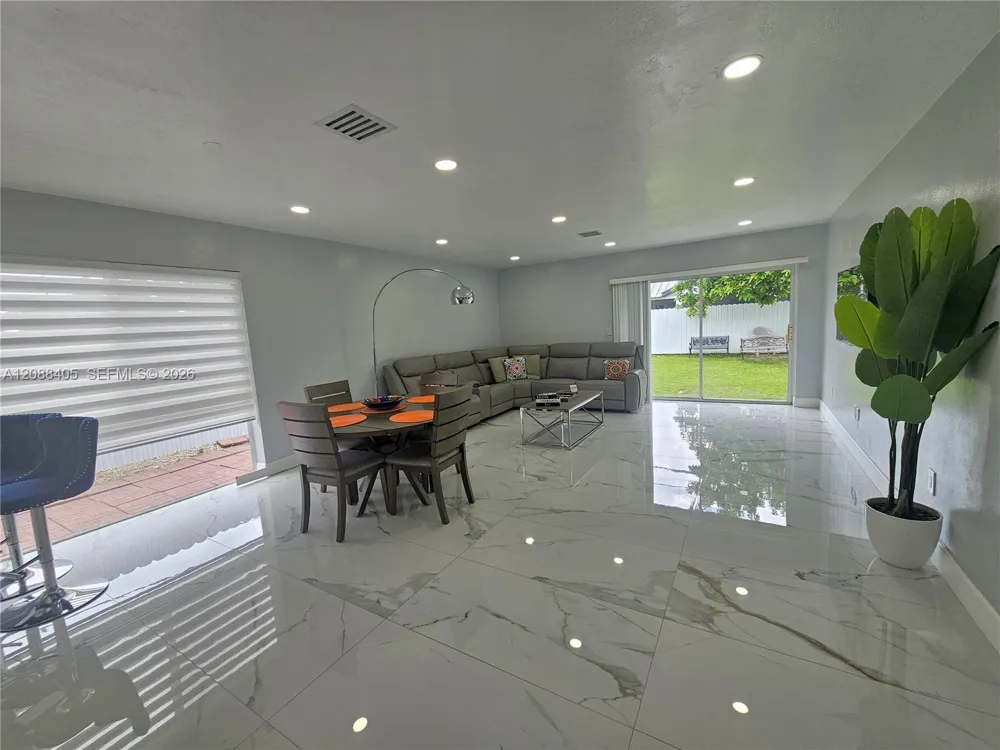 19115 Bel Aire Dr Cutler Bay, FL 33157