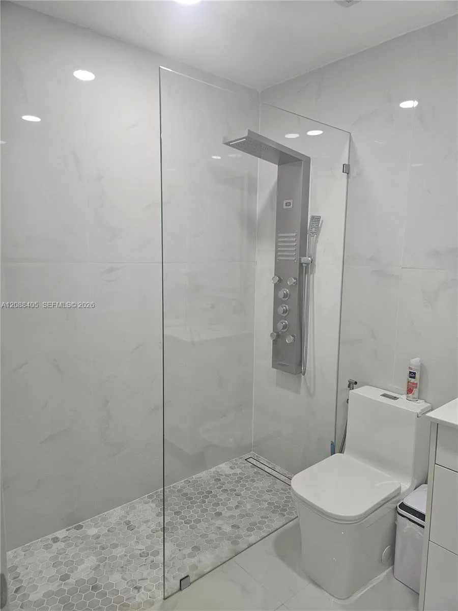 19115 Bel Aire Dr Cutler Bay, FL 33157
