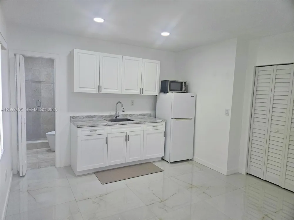 19115 Bel Aire Dr Cutler Bay, FL 33157