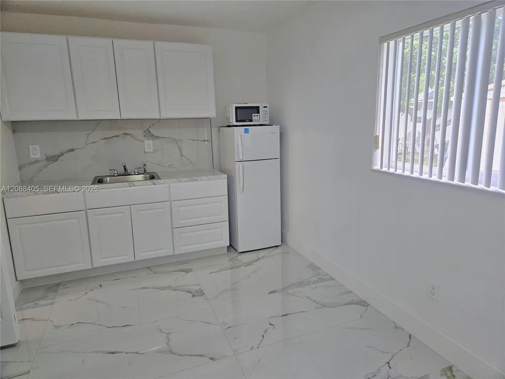 19115 Bel Aire Dr Cutler Bay, FL 33157