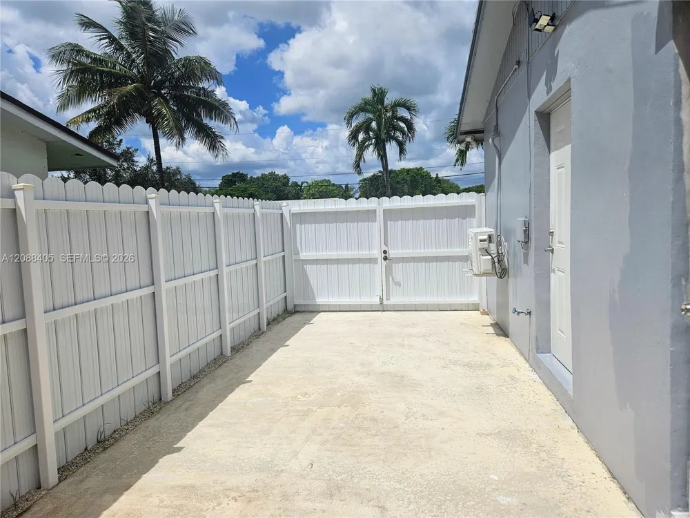 19115 Bel Aire Dr Cutler Bay, FL 33157