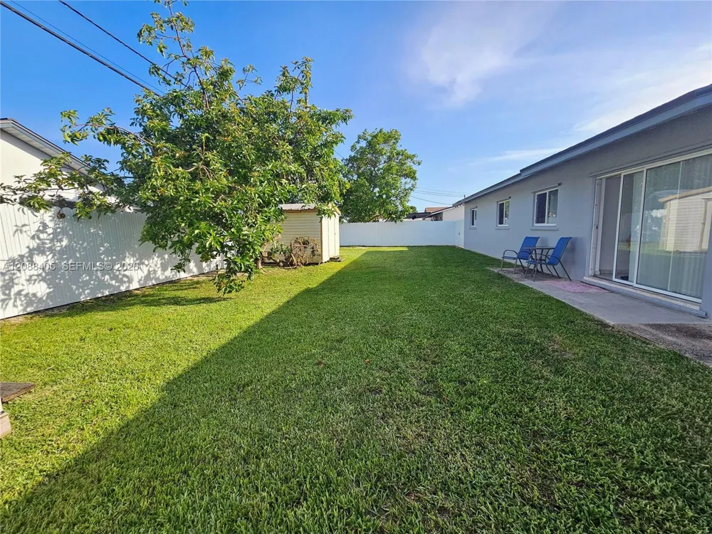 19115 Bel Aire Dr Cutler Bay, FL 33157