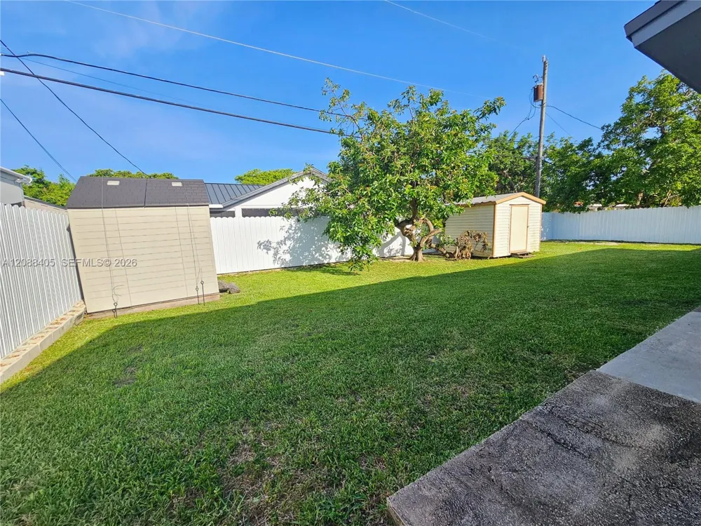 19115 Bel Aire Dr Cutler Bay, FL 33157