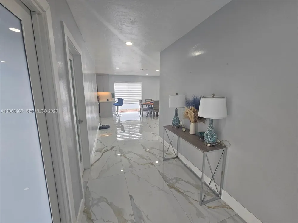 19115 Bel Aire Dr Cutler Bay, FL 33157