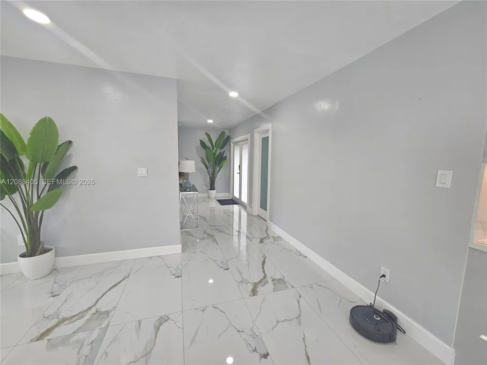 19115 Bel Aire Dr Cutler Bay, FL 33157