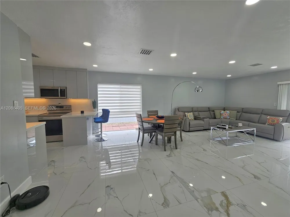 19115 Bel Aire Dr Cutler Bay, FL 33157