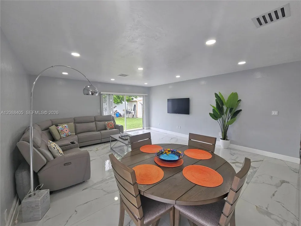 19115 Bel Aire Dr Cutler Bay, FL 33157