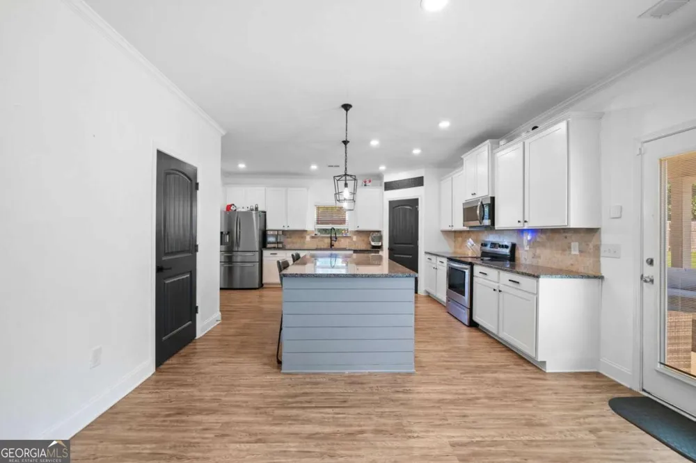 13 Four Feathers LN Rydal, GA 30171