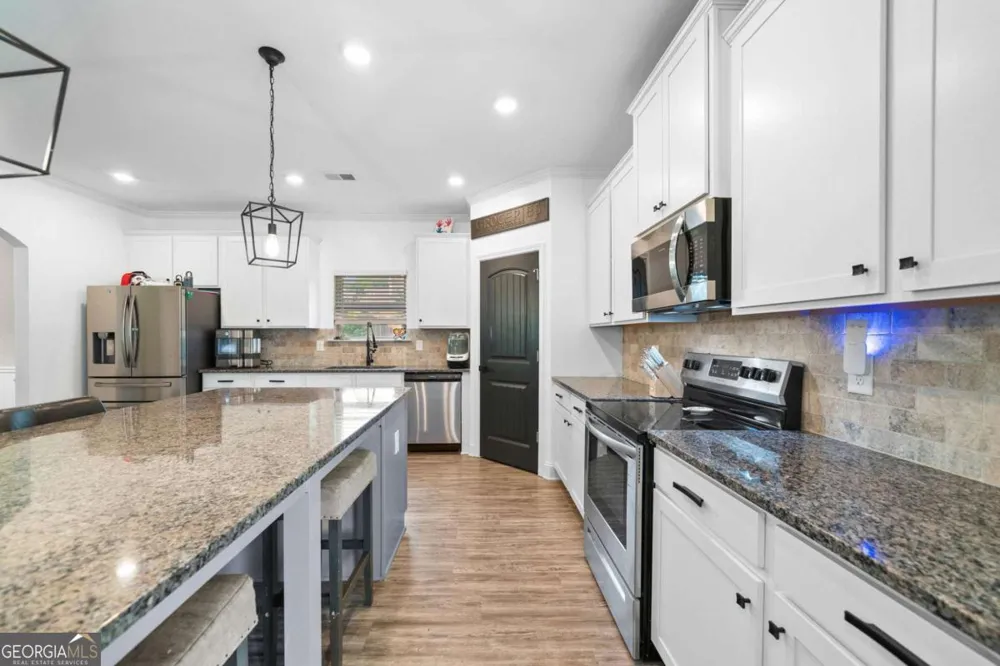 13 Four Feathers LN Rydal, GA 30171