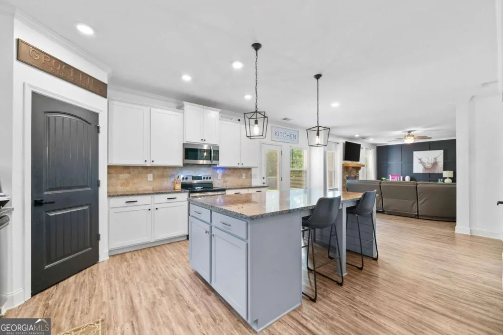 13 Four Feathers LN Rydal, GA 30171