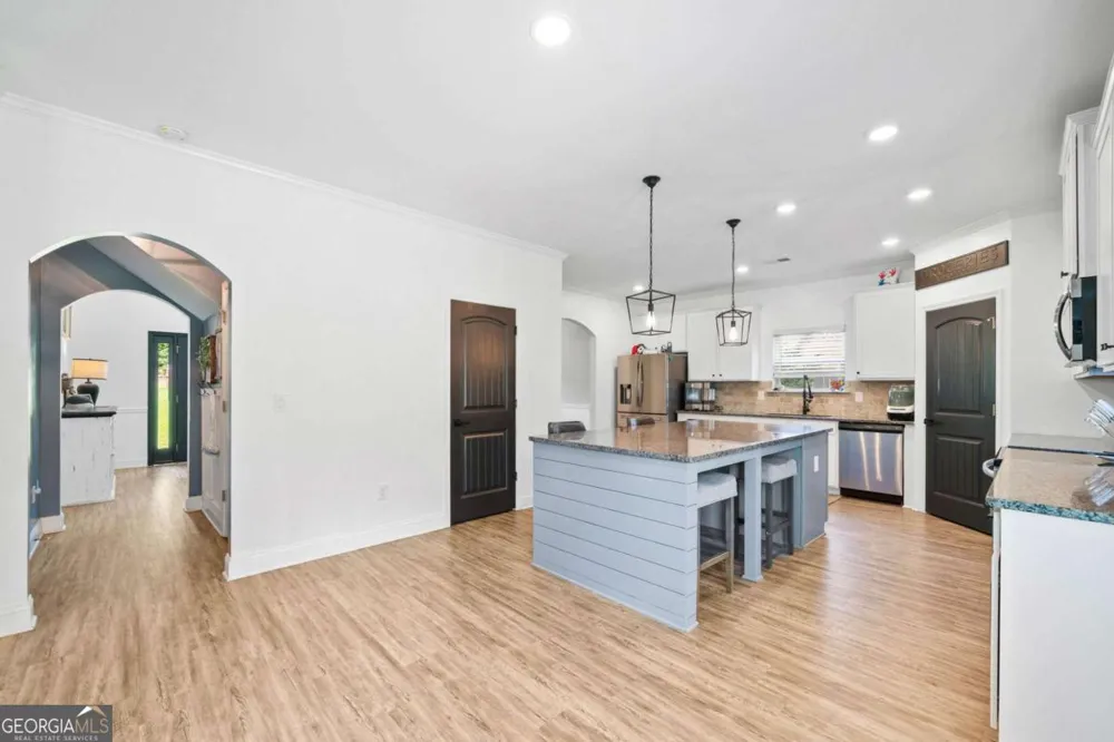 13 Four Feathers LN Rydal, GA 30171