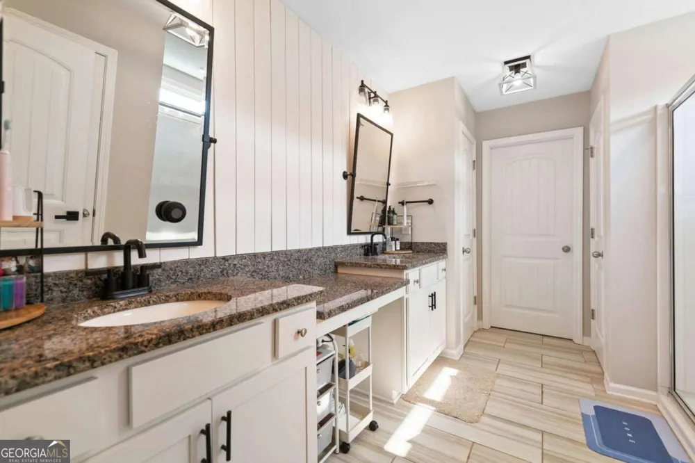 13 Four Feathers LN Rydal, GA 30171