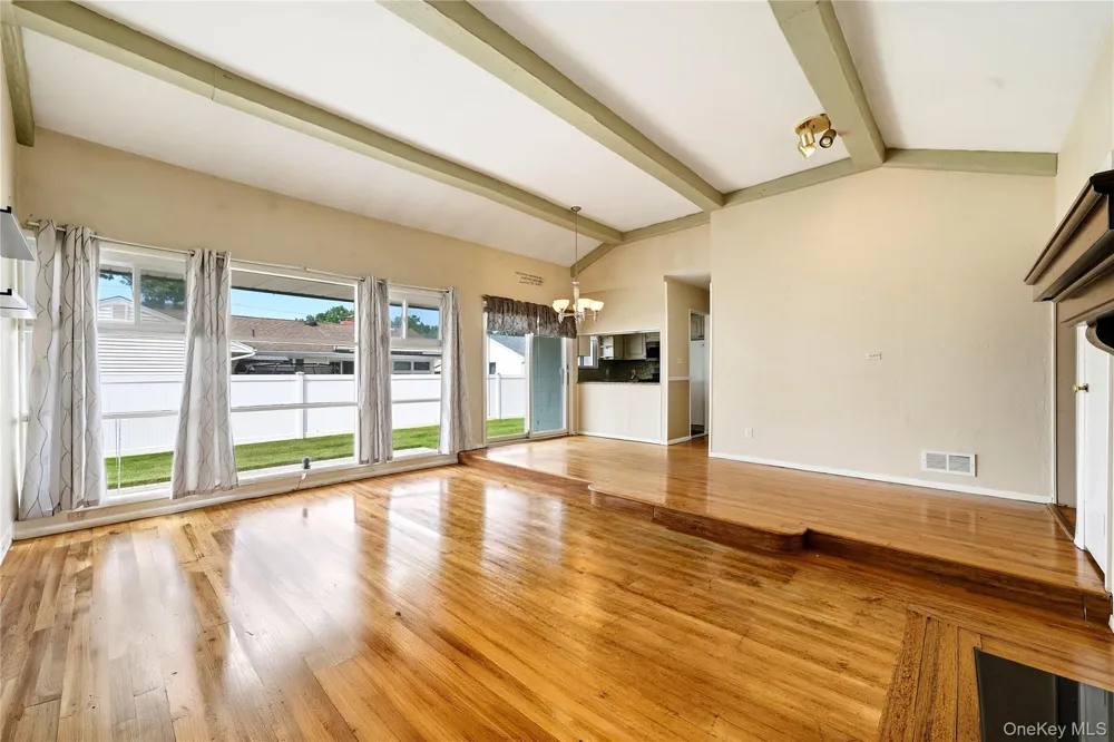156 Broadway Massapequa Park, NY 11762