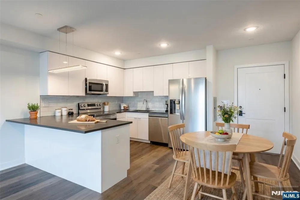 48 Grand Avenue 203 Palisades Park, NJ 07650