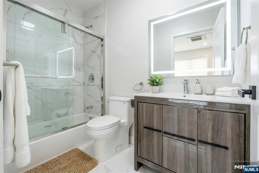 48 Grand Avenue 203 Palisades Park, NJ 07650