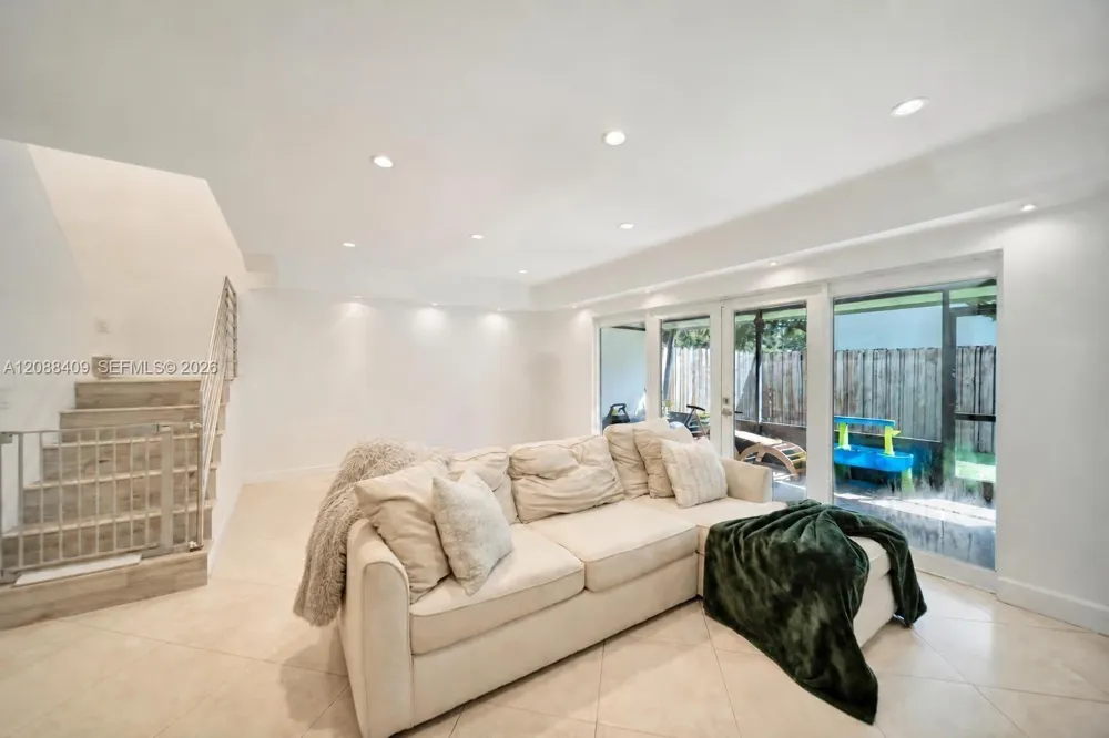 2801 34 Ave Hollywood, FL 33021