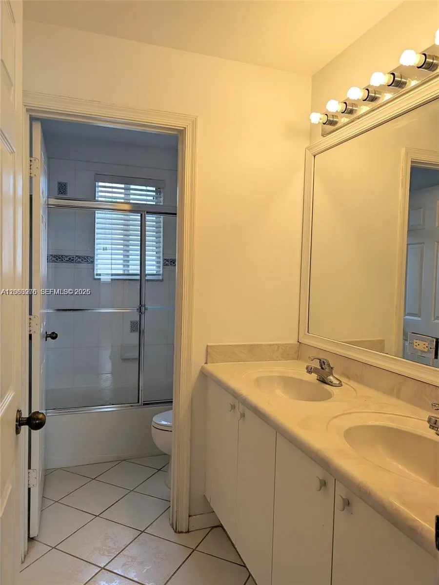 911 Phoenix Way Weston, FL 33327