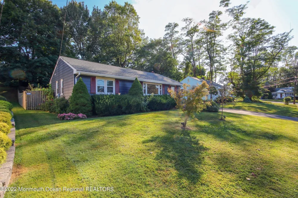18 Crestview Drive Middletown, NJ 07748