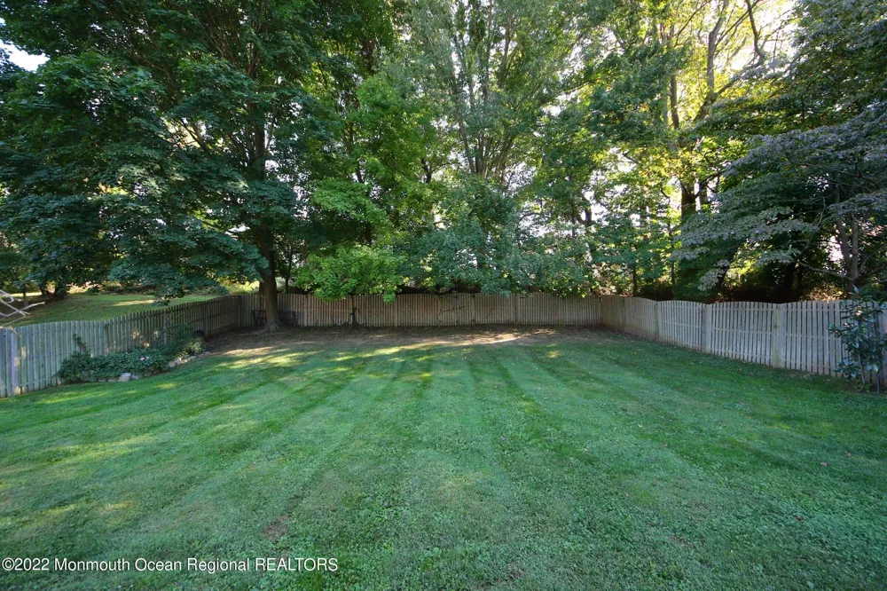 18 Crestview Drive Middletown, NJ 07748