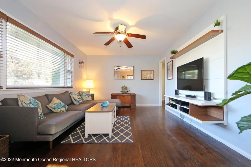 18 Crestview Drive Middletown, NJ 07748