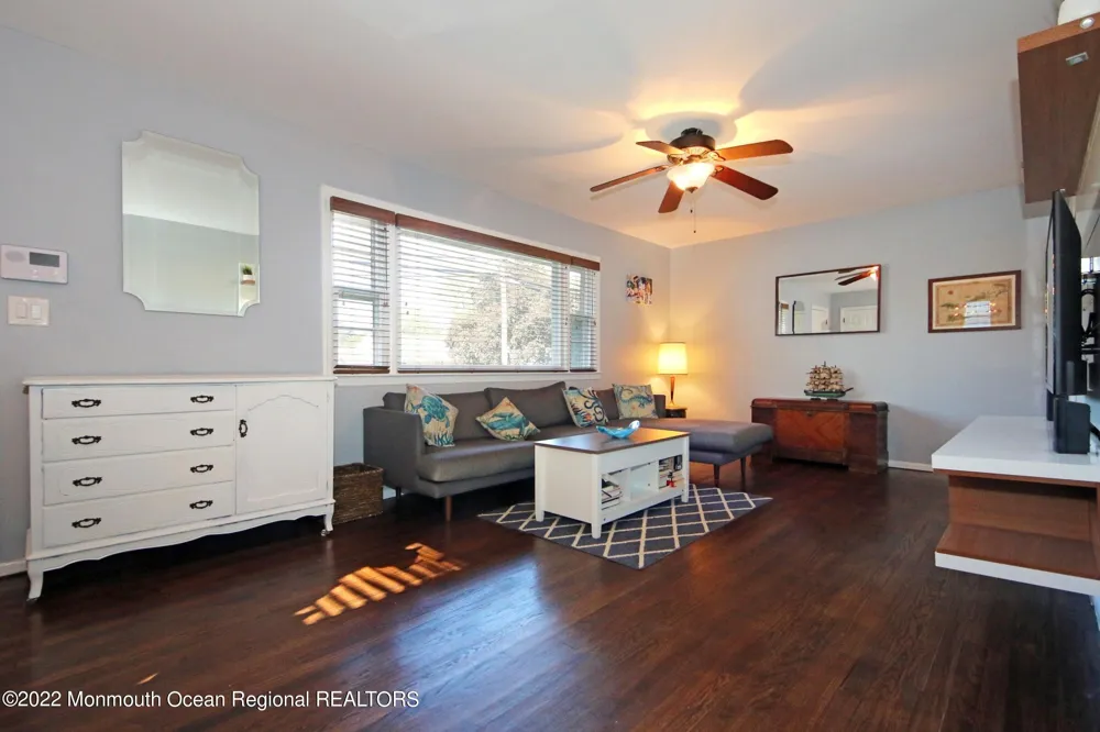 18 Crestview Drive Middletown, NJ 07748