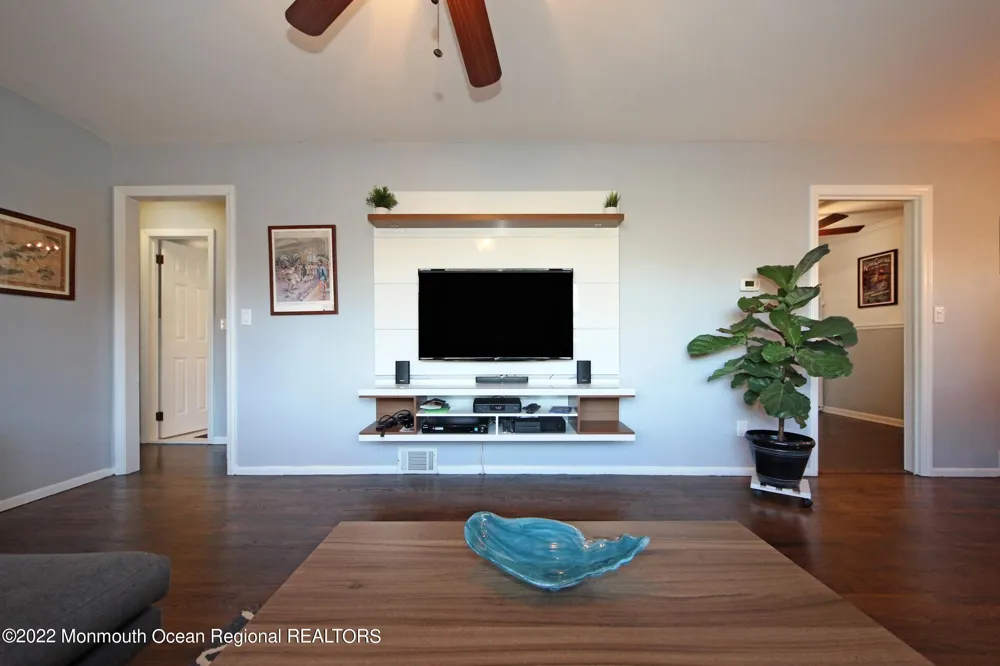 18 Crestview Drive Middletown, NJ 07748