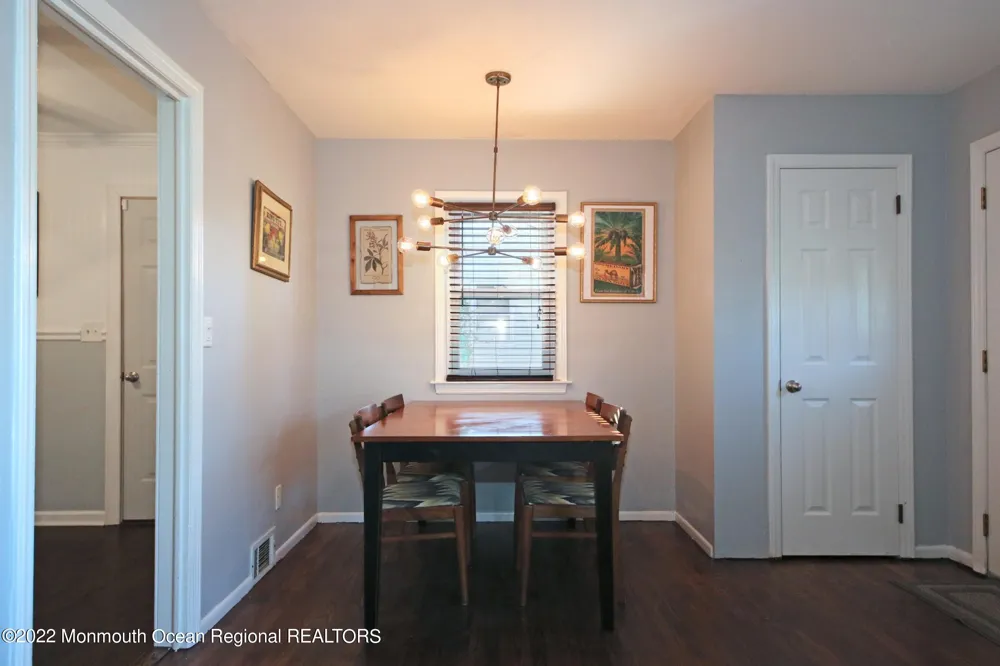 18 Crestview Drive Middletown, NJ 07748