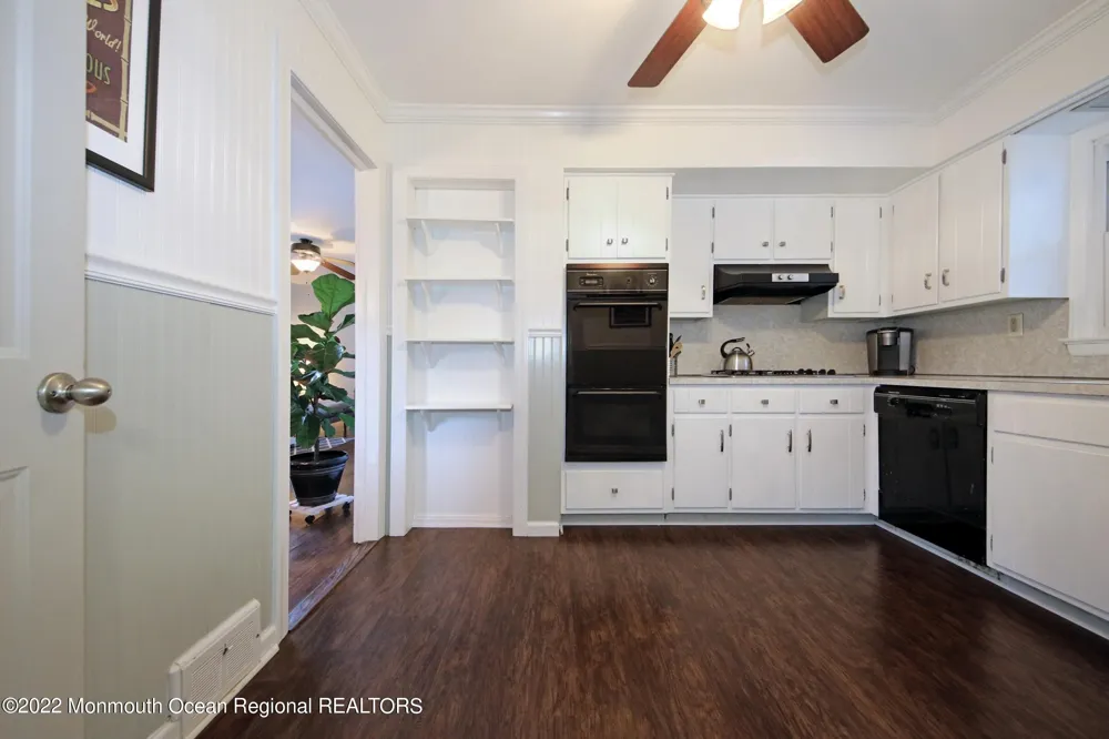 18 Crestview Drive Middletown, NJ 07748