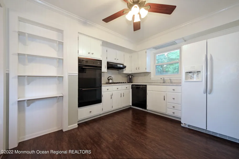 18 Crestview Drive Middletown, NJ 07748