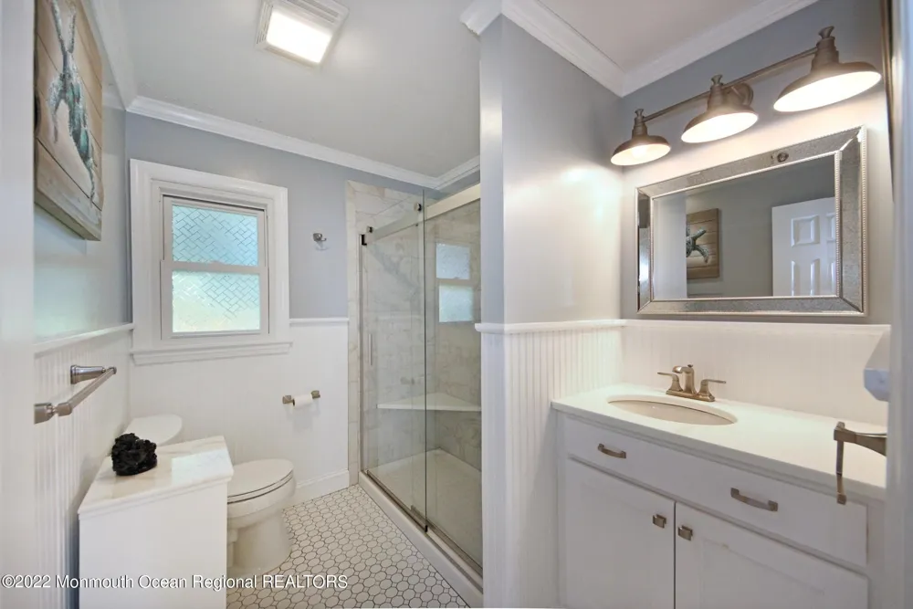 18 Crestview Drive Middletown, NJ 07748