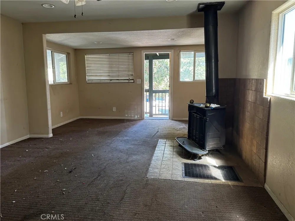 796 Village Crestline, CA 92325