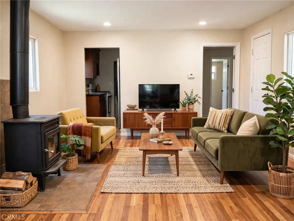796 Village Crestline, CA 92325