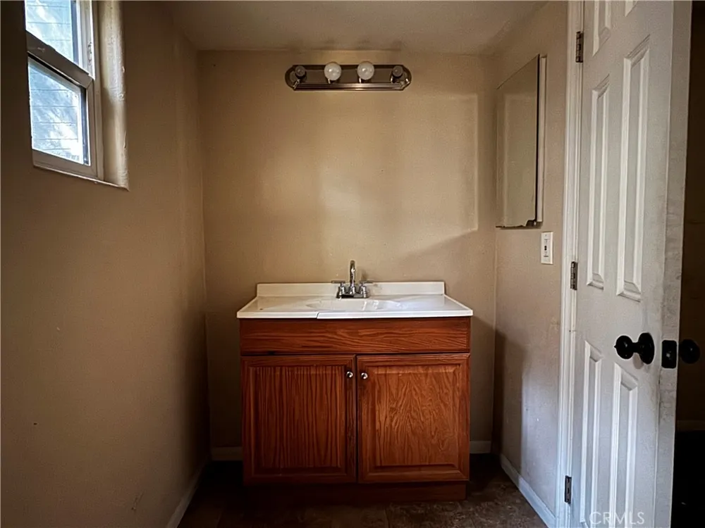 796 Village Crestline, CA 92325