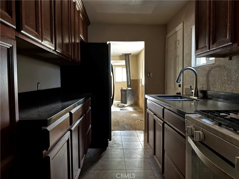 796 Village Crestline, CA 92325