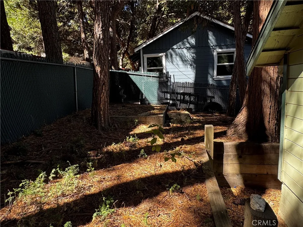 796 Village Crestline, CA 92325